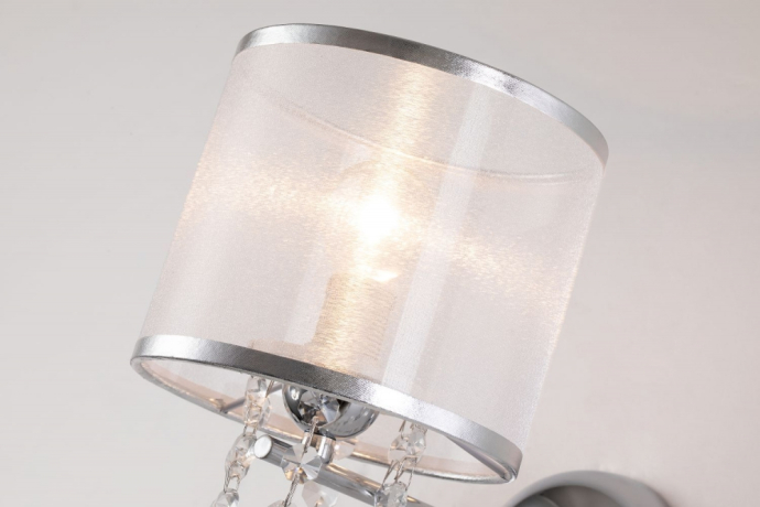 Бра золотого цвета с плафоном из органзы янтарного цвета, с подвесками из хрусталя для лампы Е27 от GETOGAZOV FAMILY