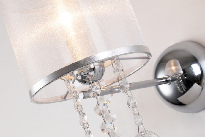 Бра золотого цвета с плафоном из органзы янтарного цвета, с подвесками из хрусталя для лампы Е27 от GETOGAZOV FAMILY