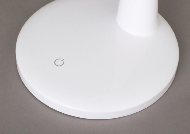 KD-790  C01 Настольный светильник с лупой Camelion 12484 