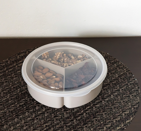 Нарушена упаковка! <719013> Менажница с крышкой 3 секции (3 х 300 мл) IDEA (М-пластика) М 1124 (291437)