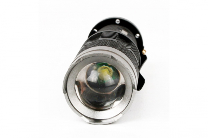 Ручной светодиодный фонарь на батарейках. Дистанция освещения - 400м. 3 режима работы. Camelion 188976 (12915)