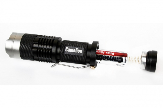 Ручной светодиодный фонарь на батарейках. Дистанция освещения - 400м. 3 режима работы. Camelion 188976 (12915)