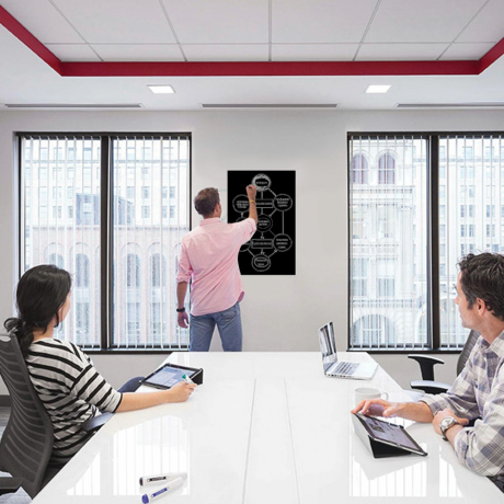 Доска-пленка меловая самоклеящаяся в рулоне, ЧЕРНАЯ, 90х200 см, 5 мелков и салфетка, BRAUBERG, 237839 (237839)