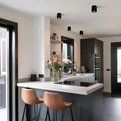 Нарушена упаковка!  <729741> Накладной светильник Reluce 16135-9.5-001 GU10 BK (1425760)