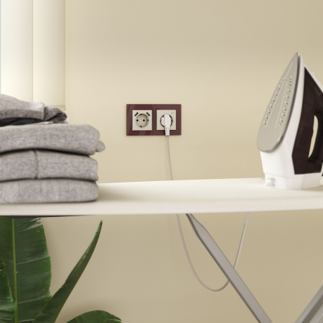 Розетка с заземлением и со шторками и 2хUSB, без рамки Werkel слоновая кость W1171503