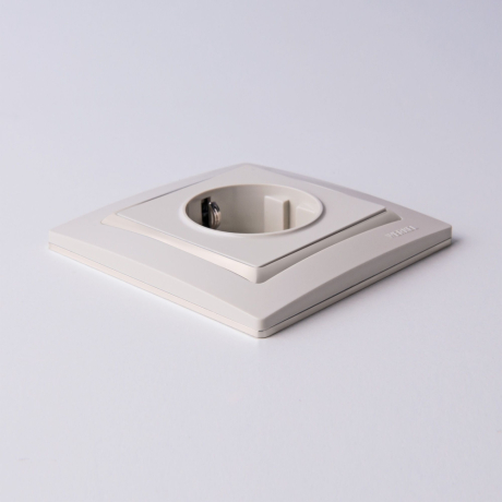 Розетка влагозащищенная с заземлением, без рамки Werkel слоновая кость W1171103