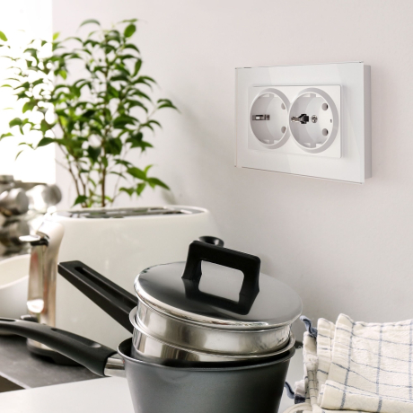 Розетка двойная с заземлением (белая) Werkel 90570