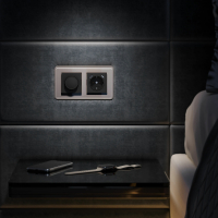 Розетка с заземлением и со шторками и USB, без рамки Werkel черный W1171708