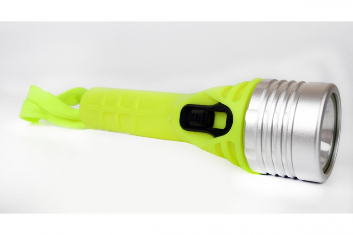 Фонарь для дайвинга на батарейках. Дистанция освещения - 20м в прозрачной воде, 10м - в воде пониженной прозрачности, 40м - на открытом воздухе. Camelion 188989