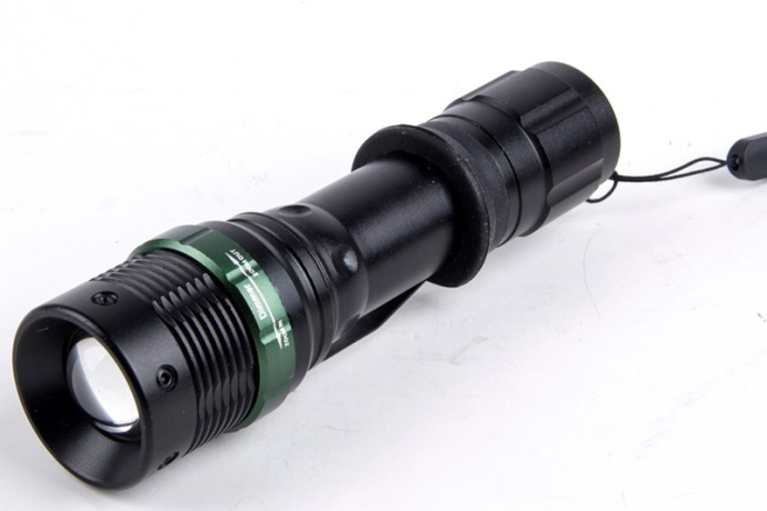 Ручной светодиодный фонарь на аккумуляторе или батарейках. Линза для фокусировки. 3 режима работы. Дальность 100м. Ultraflash 188951 12187