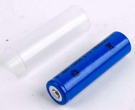 Ручной светодиодный фонарь на аккумуляторе или батарейках. Линза для фокусировки. 3 режима работы. Дальность 100м. Ultraflash 188951 12187