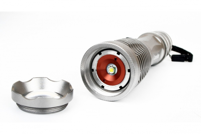 Ручной светодиодный фонарь на батарейках. Дистанция освещения - 400м. 5 режимов работы. Camelion 188983 (12974)