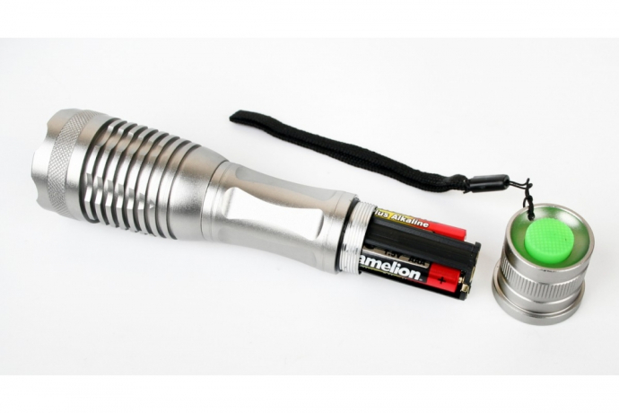Ручной светодиодный фонарь на батарейках. Дистанция освещения - 400м. 5 режимов работы. Camelion 188983 (12974)