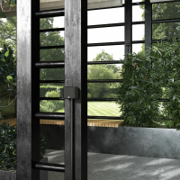 Розетка влагозащ. с зазем. с защит. крышкой и шторками Gallant (черный/хром) Werkel W5071235